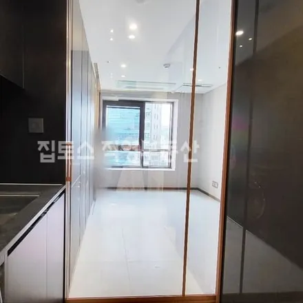 Rent this studio apartment on 서울특별시 서초구 양재동 11-4