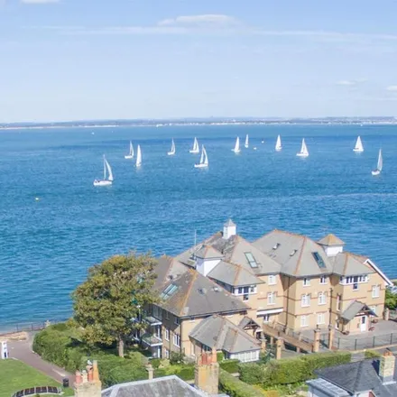 Rent this 4 bed apartment on Esplanade Walk in Cowes, United Kingdom