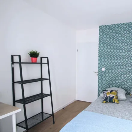 Image 2 - 2 Rue Mozart, 92110 Clichy, France - Room for rent