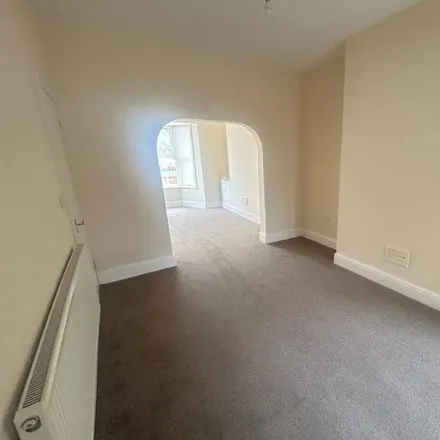 Image 3 - Chester Road, Flint, CH6 5DT, United Kingdom - Townhouse for rent