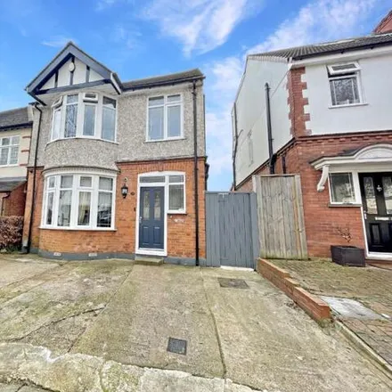 Buy this 3 bed house on Alexandra Avenue in Luton, LU3 1HG
