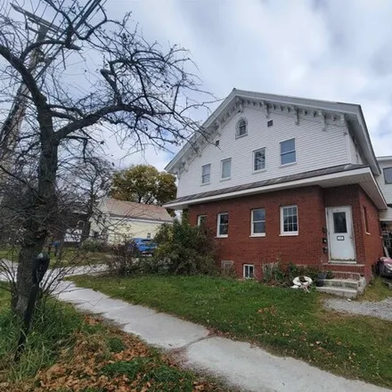 Buy this studio house on 14 Cottage Street in Rutland City, VT 05701