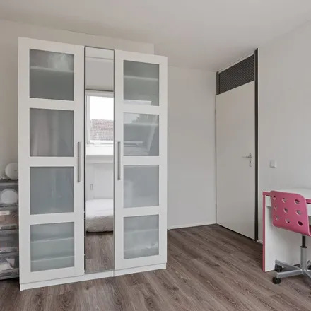 Rent this 4 bed apartment on Zeelandsingel 6 in 6845 BH Arnhem, Netherlands