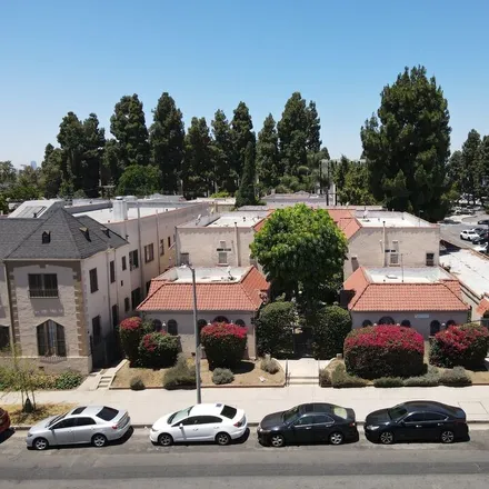 Buy this studio townhouse on 639 North Spaulding Avenue in Los Angeles, CA 90036