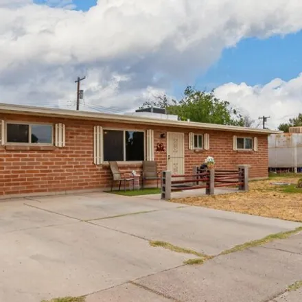 Buy this 4 bed house on 1340 W King Pl in Tucson, Arizona
