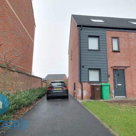 Rent this 2 bed townhouse on 14 Sandfield Road in Nottingham, NG7 1QR