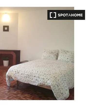 Image 5 - Avenida de Pirineos, 50015 Zaragoza, Spain - Room for rent