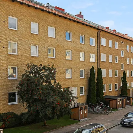 Rent this 3 bed apartment on Västra Ryttmästaregatan 19 in 21, 23