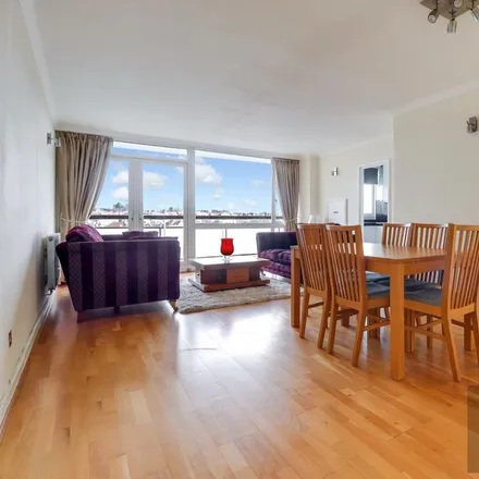 Rent this 2 bed apartment on Cyprus Road in London, N3 3RX