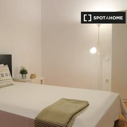 Rent this 6 bed room on Calle de Miguel Ángel in 4, 28000 Madrid