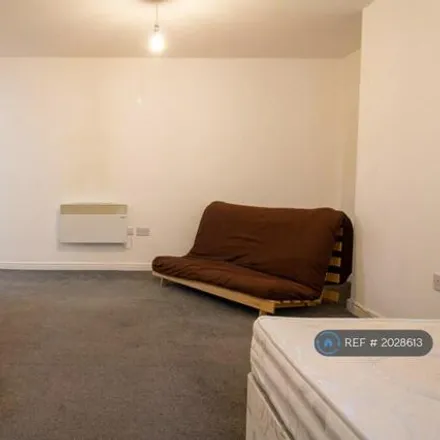 Image 2 - Back Edinburgh Road, Leeds, LS12 3RF, United Kingdom - Apartment for rent