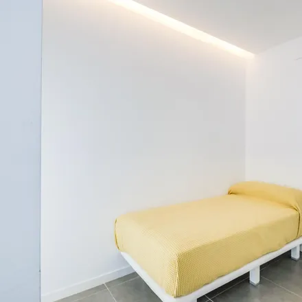Image 2 - Student Living, Carrer de Jaume Roig, 8, 46111 Rocafort, Spain - Room for rent