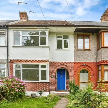 Rent this 4 bed townhouse on Broadmead Road in Chigwell Road, London