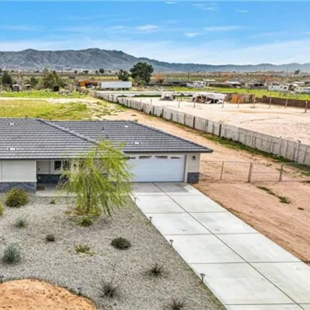Image 2 - 22785 Lone Eagle Road, Apple Valley, CA 92308, USA - House for sale