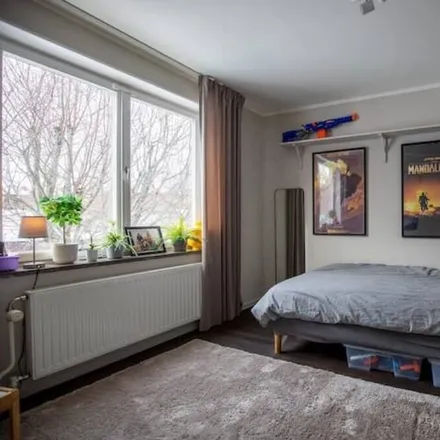 Rent this 3 bed townhouse on Stockholmsvägen in 181 24 Lidingö, Sweden