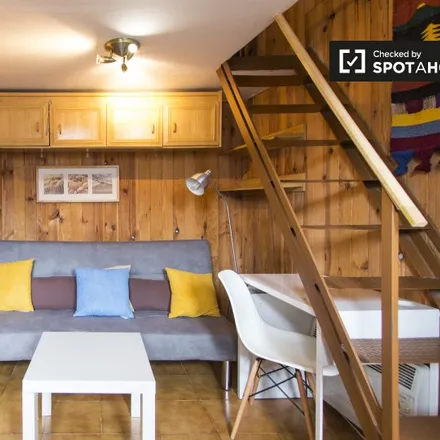 Rent this studio apartment on I.E.S. San Mateo in Pasaje de Tony Leblanc, 28004 Madrid