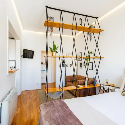 Rent this 1 bed apartment on Farmácia de 5 outubro in Rua de Cinco de Outubro 366, 4100-173 Porto