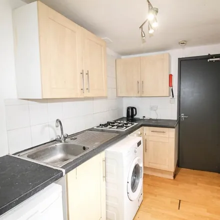 Rent this 1 bed room on 14-22 Canterbury Drive in Leeds, LS6 3HA