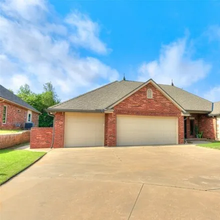 Image 2 - 12372 Oxford Court, Midwest City, OK 73130, USA - House for sale