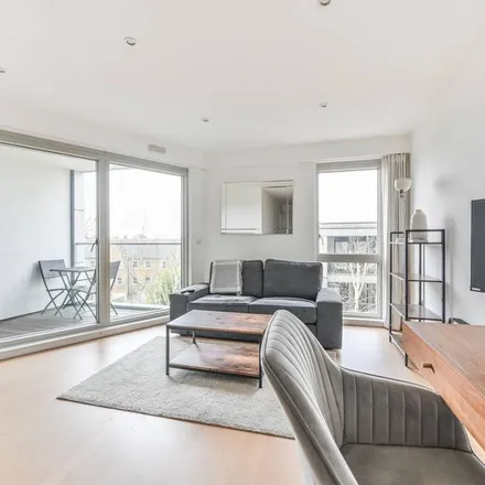 Rent this 1 bed apartment on Ipsus in Balham Hill, London
