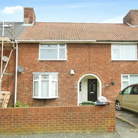 Rent this 2 bed townhouse on Sydney Russell Primary School in Fanshawe Crescent, London