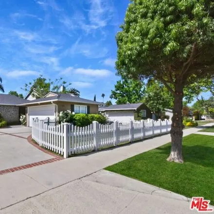 Image 4 - 13464 Weddington Street, Los Angeles, CA 91401, USA - House for sale