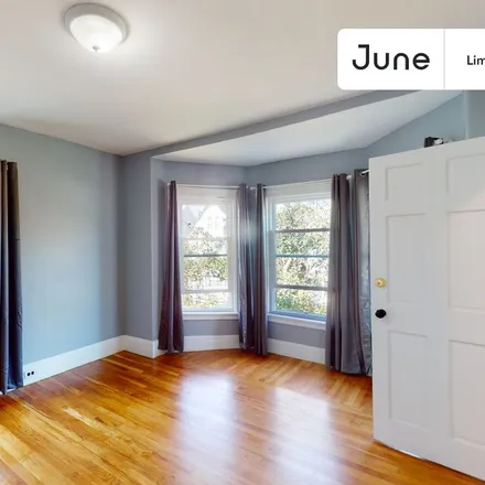 Rent this 7 bed room on 53 Saunders Street