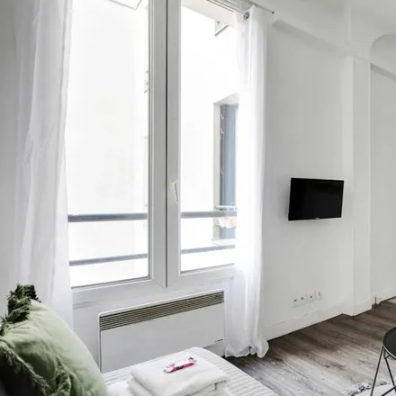 Image 4 - 5 Rue Capron, 75018 Paris, France - Apartment for rent
