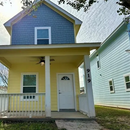 Image 1 - 973 North Avenue C, Velasco, Freeport, TX 77541, USA - House for sale