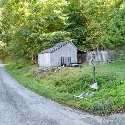 Image 3 - 501 Creekside Drive, Carroll County, VA 24325, USA - House for sale