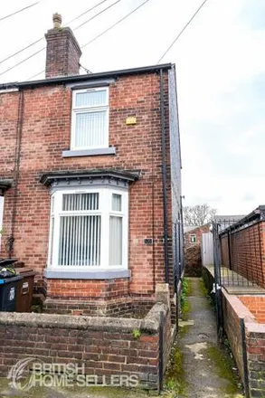 Buy this 3 bed house on Betfred in 14, 16 Bellhouse Road