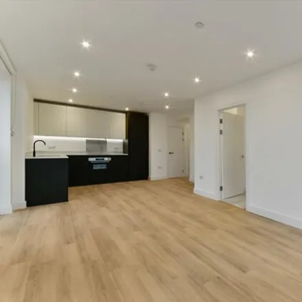 Image 4 - Friary Road, London, W3 6ZE, United Kingdom - Apartment for rent