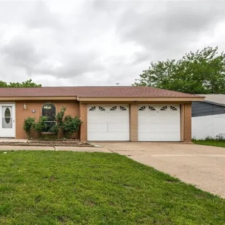 Buy this 3 bed house on 1602 Homemaker Hills Drive in Arlington, TX 76010