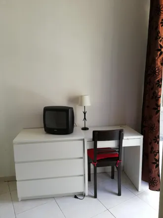 Rent this 5 bed room on Terrapão in Rua Ângela Pinto 40D, loja 8
