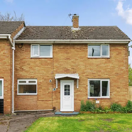 Buy this 3 bed house on 18 Mercury Close in Bampton, OX18 2AH