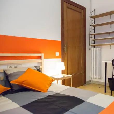 Rent this 7 bed room on Plaça del Doctor Letamendi in 7, 9