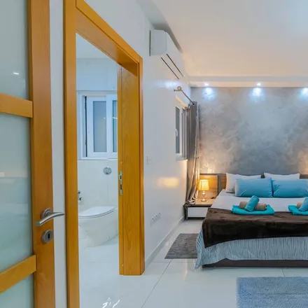 Rent this 3 bed apartment on 3200 Spijkenisse