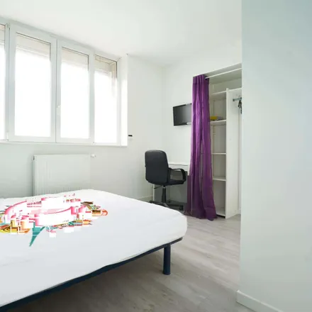 Rent this 1 bed room on 20 Rue Auguste Comte in 59006 Lille, France