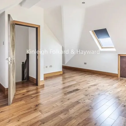 Rent this 6 bed apartment on Saddlescombe Way in London, N12 7LR