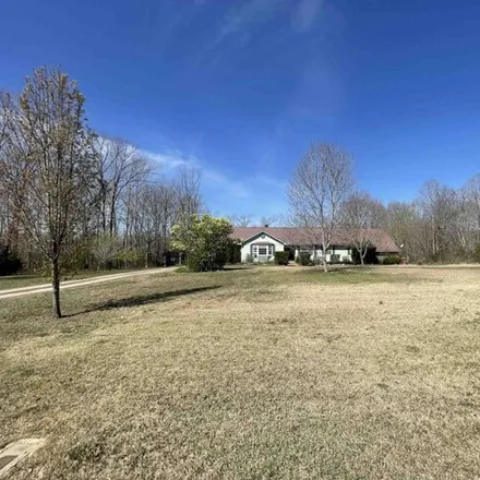 Image 2 - 284 Pleasant Ridge Loop, McNairy County, TN 38310, USA - House for sale