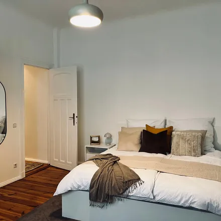 Rent this 2 bed apartment on Späti Joe in Joachim-Friedrich-Straße 39, 10711 Berlin