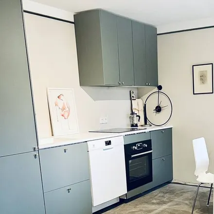 Rent this 2 bed apartment on 102 Reykjavik