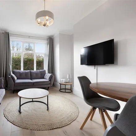 Image 1 - Hurstcroft, The Avenue, Brookside, SL5 7ND, United Kingdom - Apartment for rent