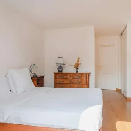 Rent this 3 bed apartment on 64 Boulevard Pasteur in 75015 Paris, France