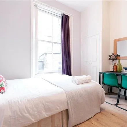 Rent this studio apartment on 4 Collingham Place in London, SW5 0TF