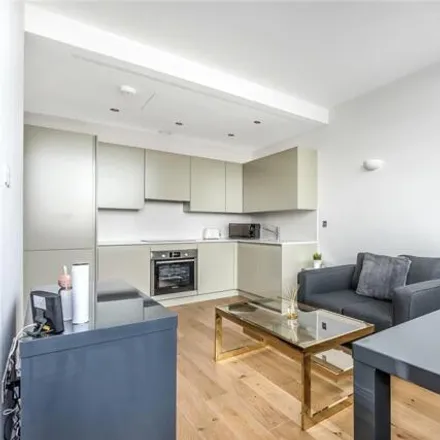 Image 2 - Western Avenue, Ealing, Great London, Ub6 - Apartment for sale