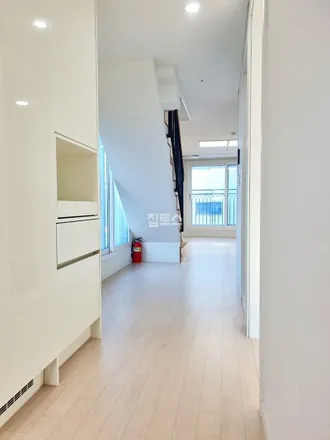 Rent this 2 bed apartment on 서울특별시 송파구 송파동 150-5