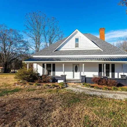 Image 1 - 3224 West Calvin Street, Claremont, Catawba County, NC 28610, USA - House for sale