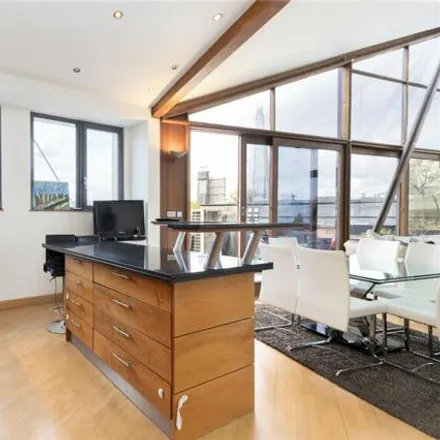 Image 7 - The Triangle, 21 Three Oak Lane, London, SE1 2XQ, United Kingdom - House for sale