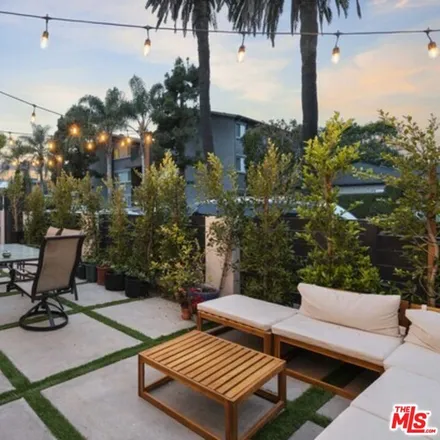 Image 2 - 656 Indiana Avenue, Los Angeles, CA 90291, USA - Townhouse for sale